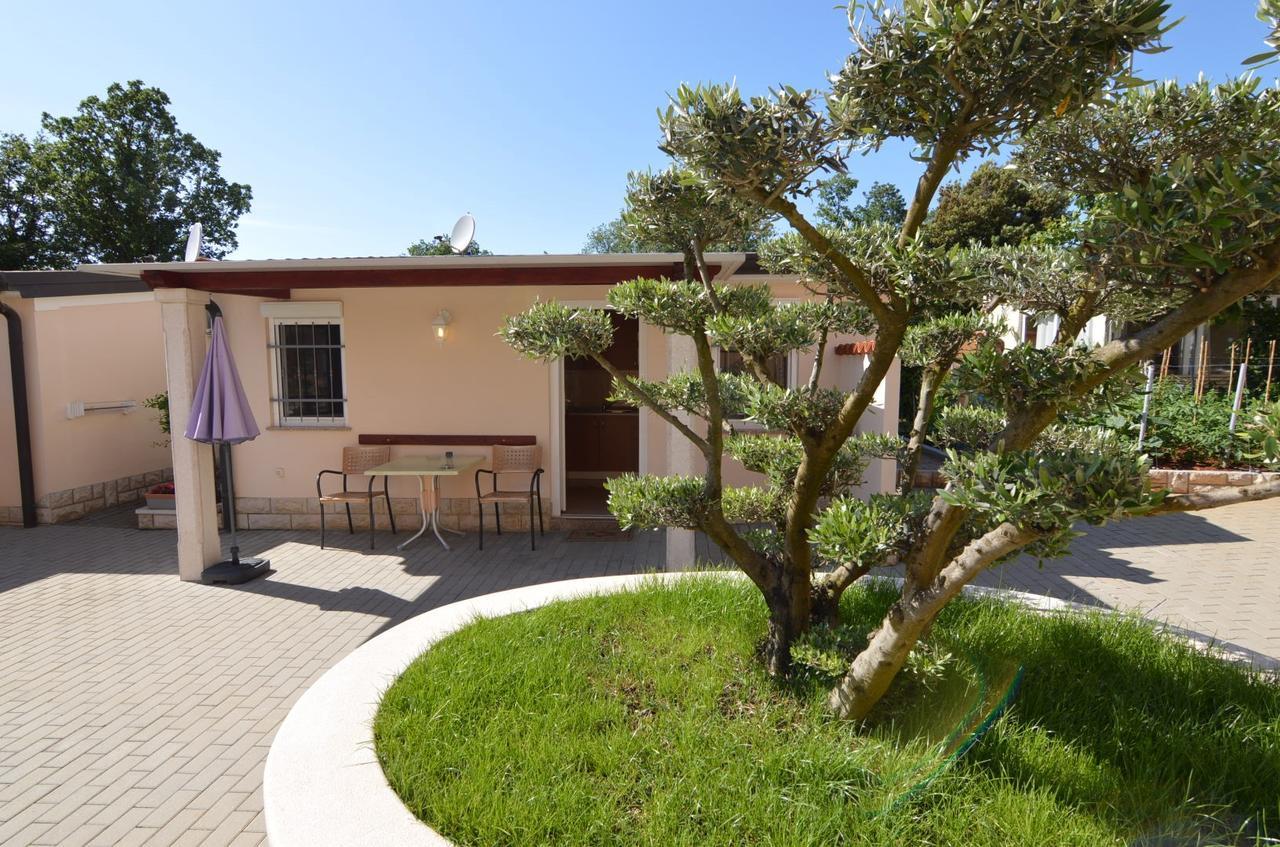 Apartmani Dekovic Materada 波雷奇 外观 照片