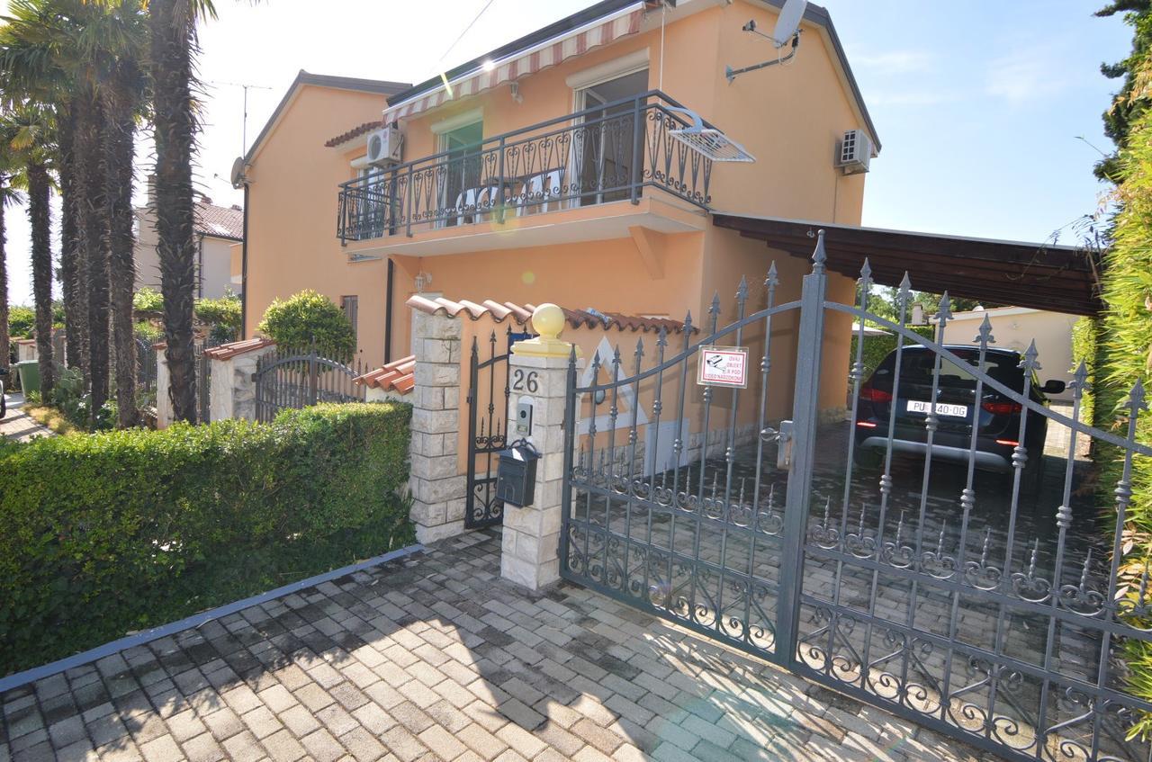 Apartmani Dekovic Materada 波雷奇 外观 照片