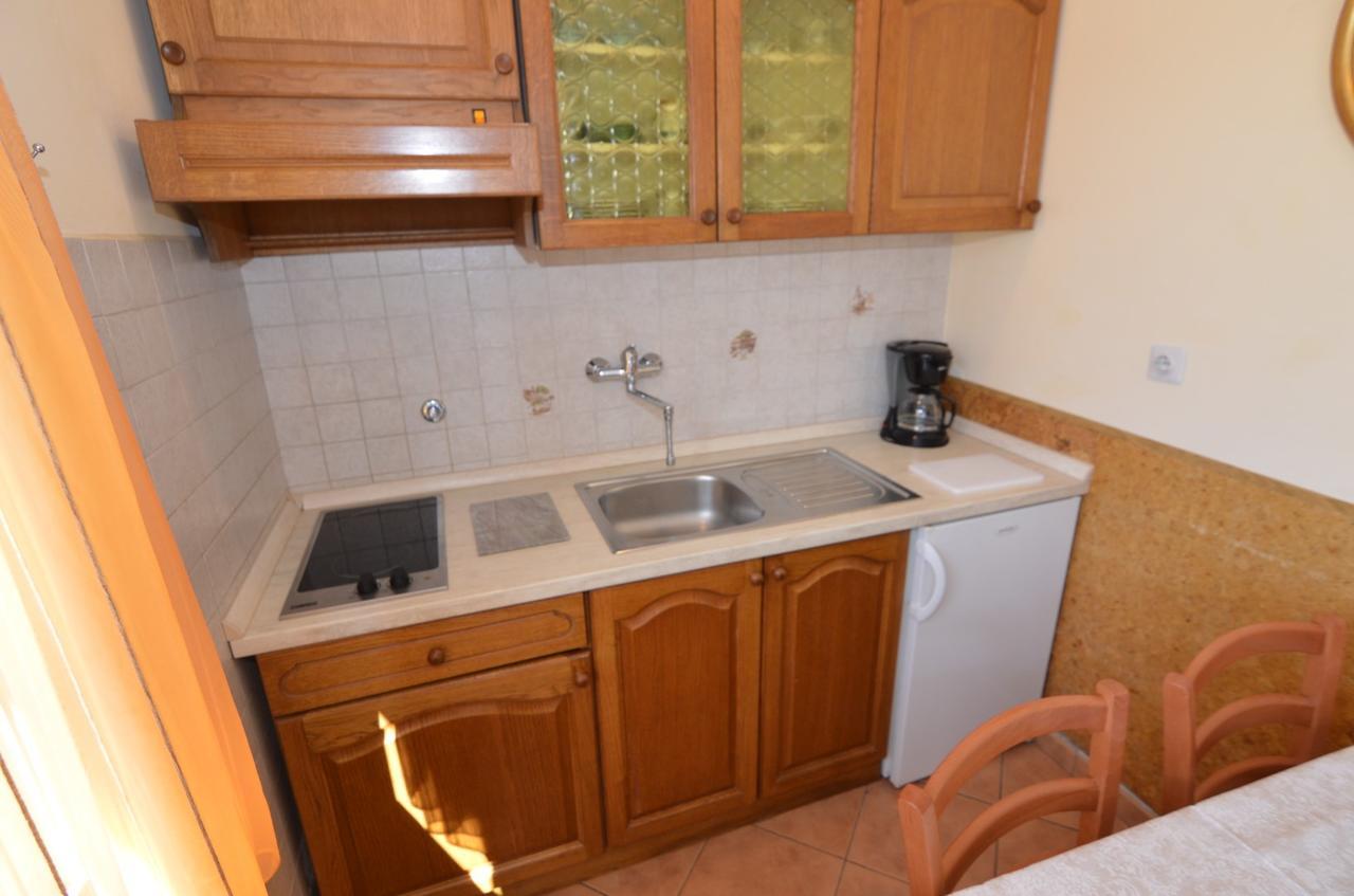 Apartmani Dekovic Materada 波雷奇 客房 照片
