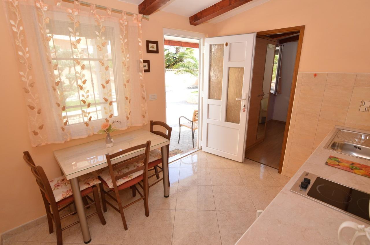 Apartmani Dekovic Materada 波雷奇 客房 照片