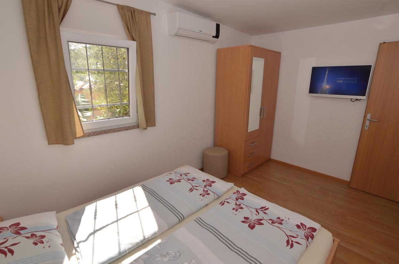 Apartmani Dekovic Materada 波雷奇 客房 照片