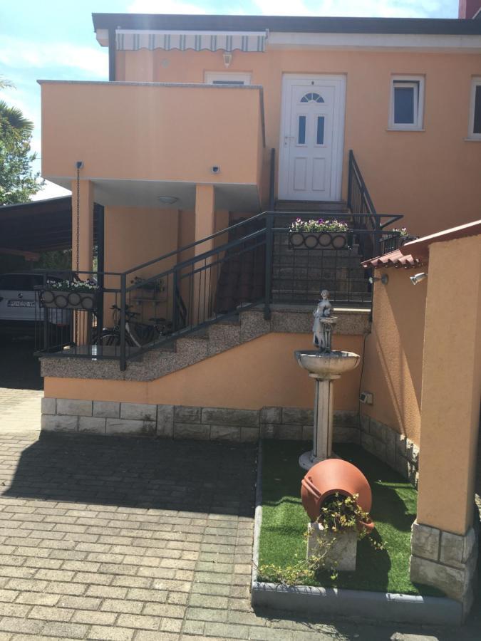 Apartmani Dekovic Materada 波雷奇 外观 照片